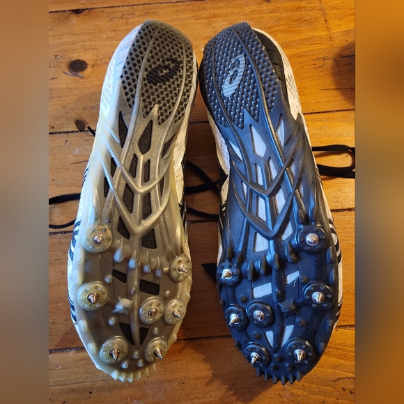 ASICS Turbo Phantom 2 Track Shoes with spikes - Picture 3 of 4